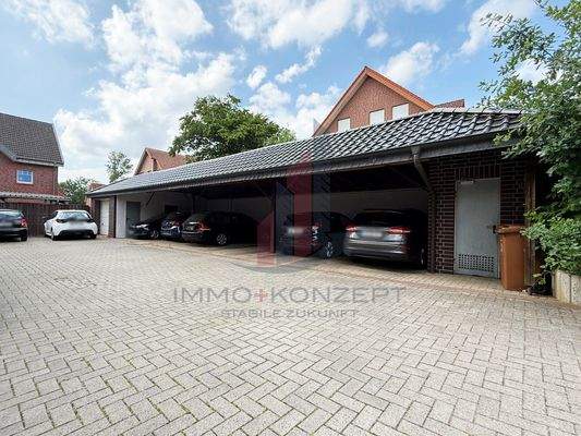 und der KFZ-Stellplatz unter dem Carport
