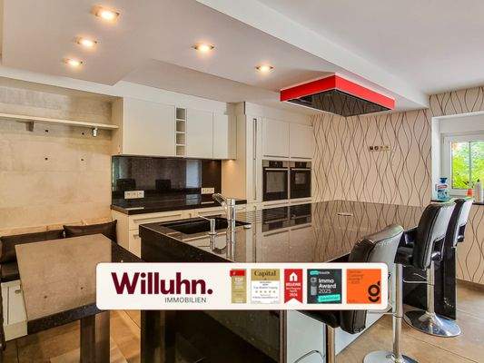 Küche mit Einbauküche 