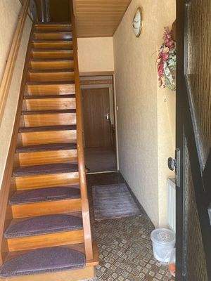 Treppe ins Obergeschoß.jpg