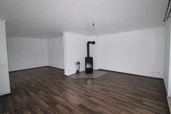 Wohnzimmer mit Kamin