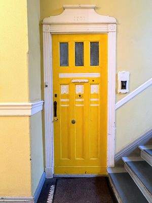 Eingang zur Einheit im Treppenhaus