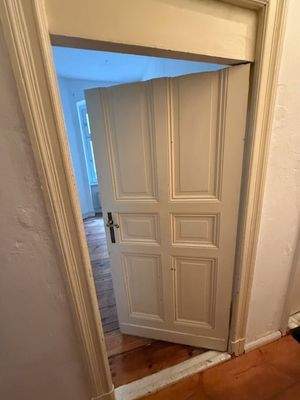 Tür kleines Zi.