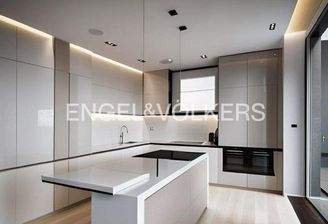  Einrichtungsbeispiel Küche mit Terrassenzugang