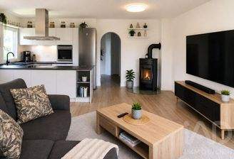 Wohnzimmer mit Kamin