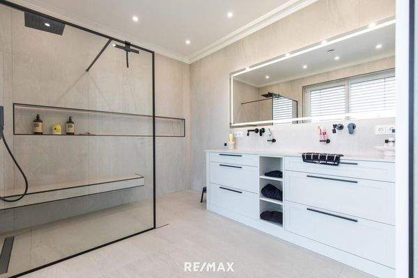 Ensuite Badezimmer im Master Bedroom