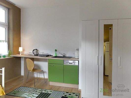 Küchenzeile und Kleiderschrank