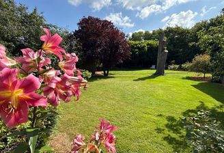 parkähnlich angelegter Garten