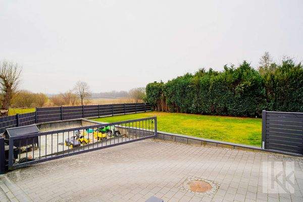 Garten mit Blick auf die Felder