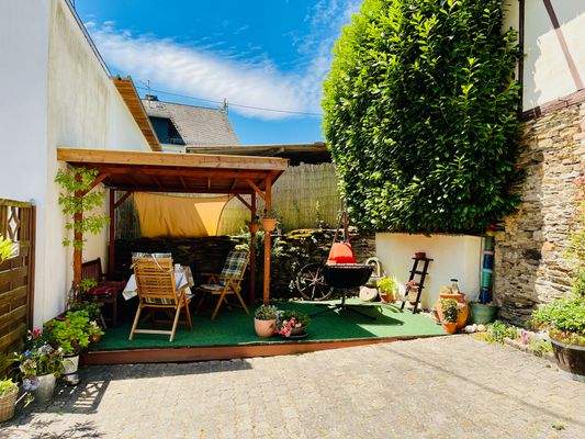 Außen_Überdachter Freisitz.jpeg