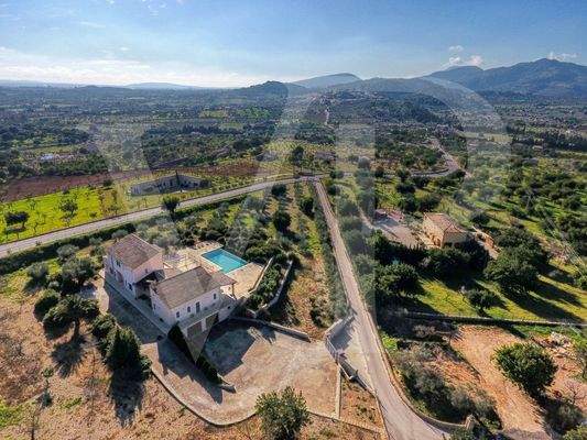 Moderne Finca mit Vermietlizenz, Pool und traumhaftem Panoramablick in Moscari, Selva, Mallorca