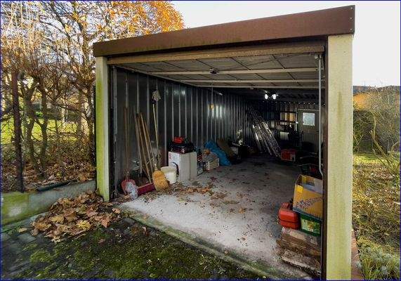 Einzelgarage-an-östlicher-Grenze