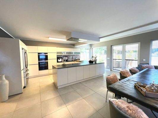 Küche mit Einbauküche