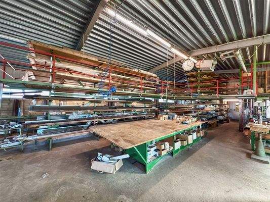 Halle Innenansicht (3)