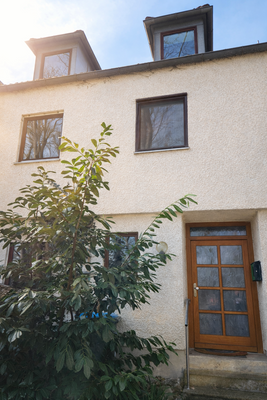 Aussenansicht Hauseingang.png