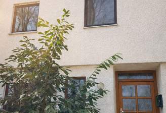 Aussenansicht Hauseingang.png