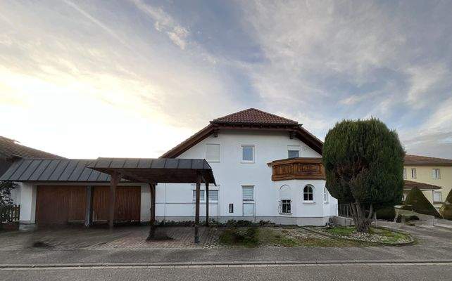 Hausansicht von der Straße