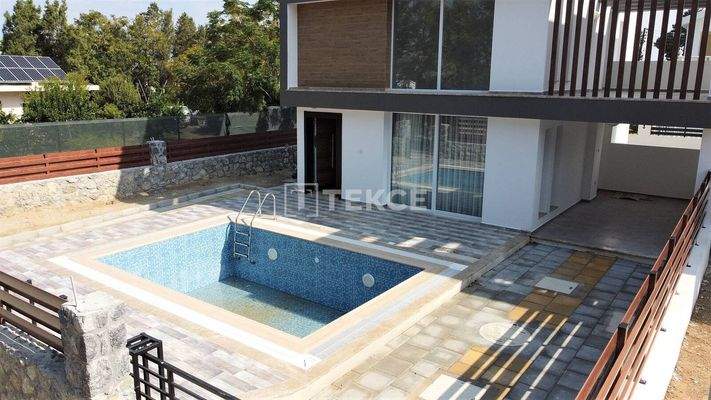 Triplex Villas with Optional Pool Close to the Sea in Girne