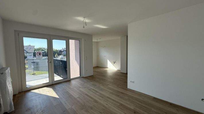 Haus_3_Top_7_Wohnbereich_mit_Blick_auf_die_Küche