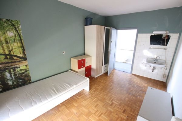 Wohn- und Geschäftshaus in Keutschach-Höflein mit 1.892m² Grundstück und 3 XXL-Garagen Nähe Rauschelesee mit vielen Verwendungsmöglichkeiten!