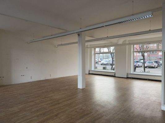 Blick zu Schaufenster