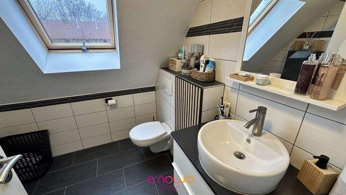 Teilansicht Dusch-Badezimmer Dachgeschoss