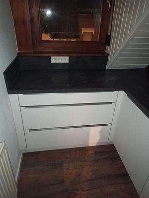 Arbeitsfläche mit Stauraum