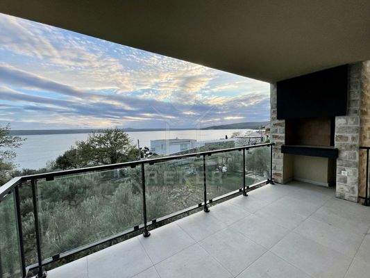 Genießen Sie den schönen Blick vom Balkon