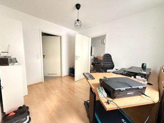 Durchgangszimmer (Büro)