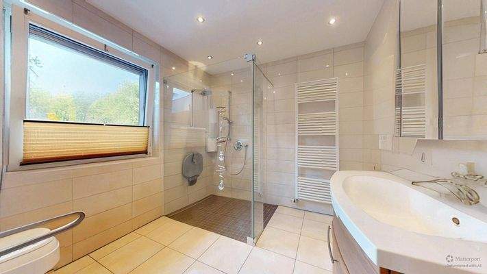 Badezimmer Erdgeschoss_defurnished