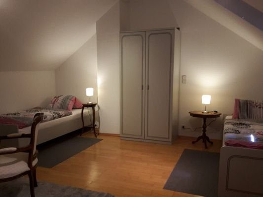 Schlafzimmer 2