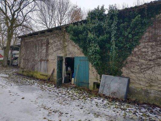 Werkstatt mit großer Halle