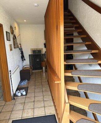 EG_Diele und Treppe ins Dachgeschoss