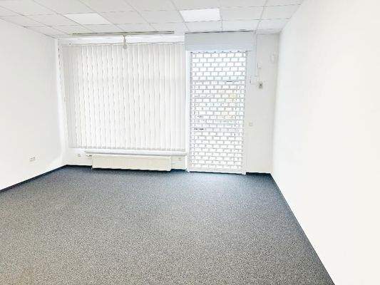 Geschäftsfläche mit Blick Richtung Eingangsbereich