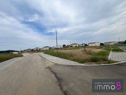 Die Erschließung ist fast abgeschlossen, Baubegnn ist möglich !