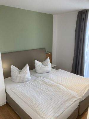 4_23-Schlafzimmer 2 Bild 1.jpg