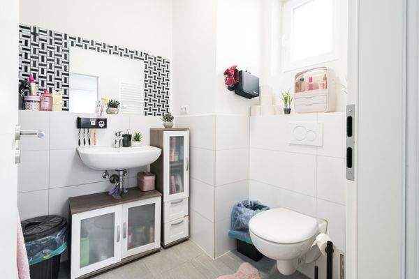 Einheit 3, OG, rechts, Bad