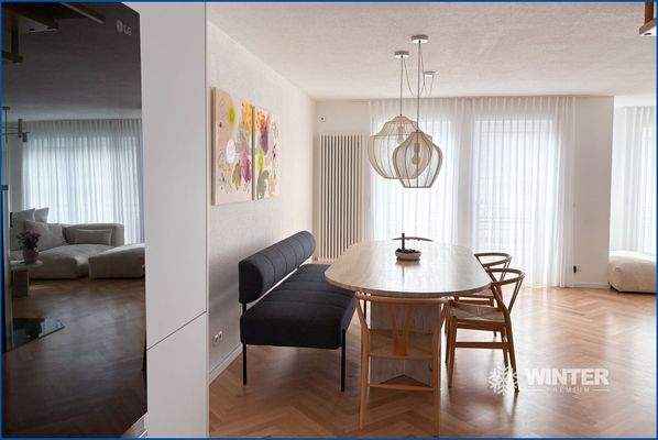 Essbereich mit Balkonzugang