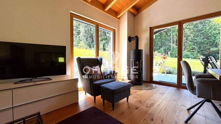 lichtdurchflutender Wohnbereich