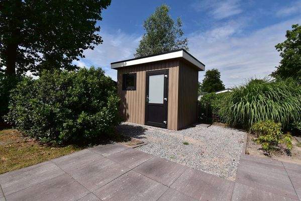 ferienhaus-kaufen-biddinghuizen-vorderseite-terras