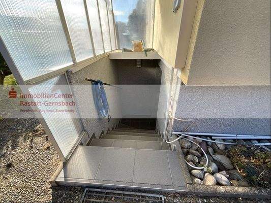 Außentreppe in den Keller