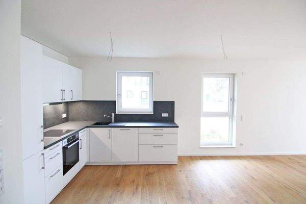 Geräumiges Wohnzimmer mit Terrasse