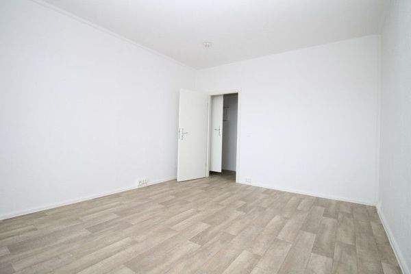 Wohnzimmer mit Balkon