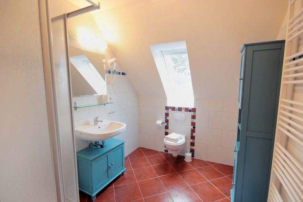 Tageslichtbad mit Dusche im OG