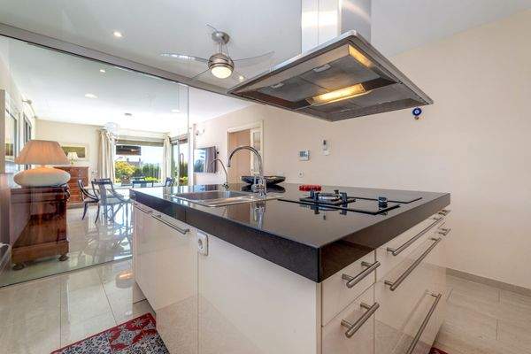 Voll ausgestattete Küche