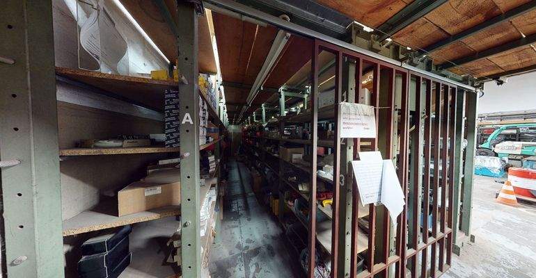 12 Ersatzteilelager 1.JPG