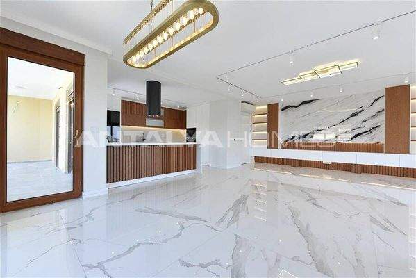 Ready-to-Move Flat in a Seafront Complex with Pool in Alanya