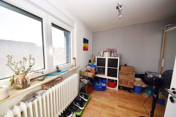 Zimmer 2, Büro o. Abst.