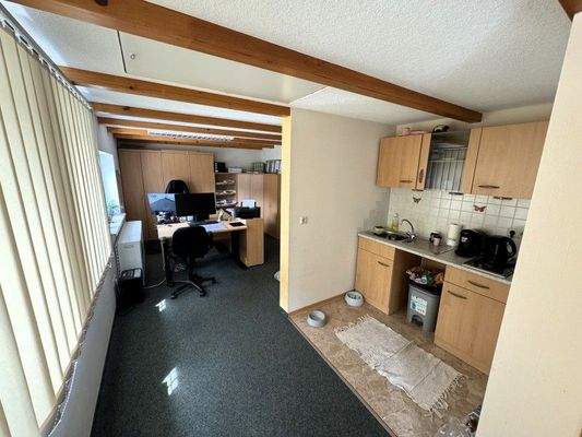 Wohnzimmmer mit Küche