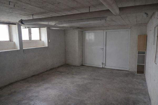 Garage KG innerhalb des Gebäudes