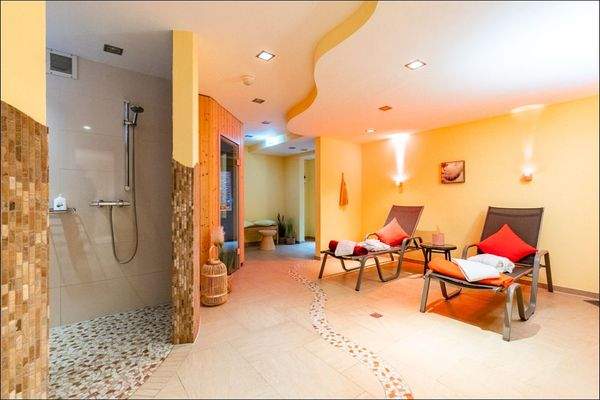 Kellergeschoss - SPA Bereich mit blickdichtem Außenzugang